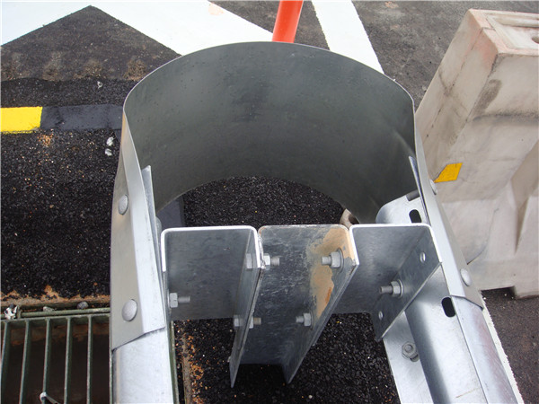 出口波形梁鋼護欄板