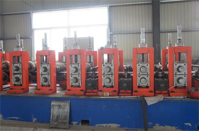 高速公路防撞護欄生產(chǎn)設備